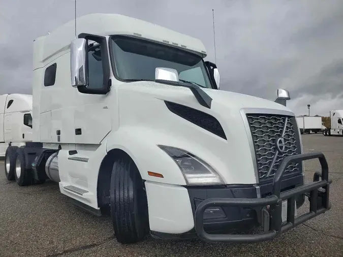 2021 VOLVO VNL64T740