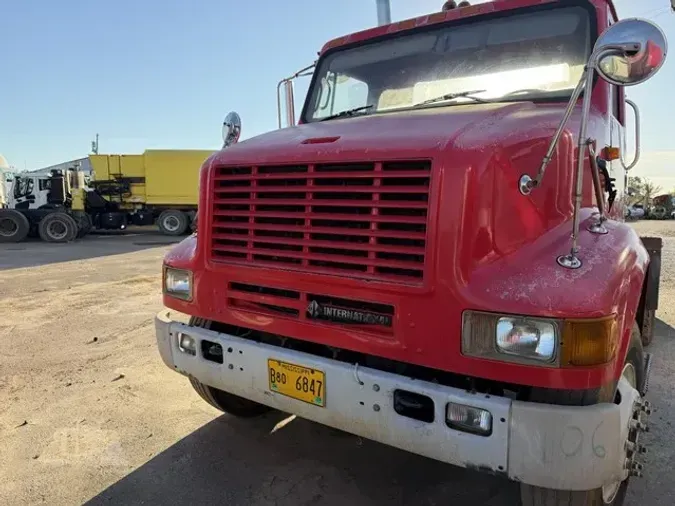 2003 INTERNATIONAL 8100