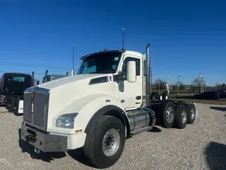 2025 Kenworth T880