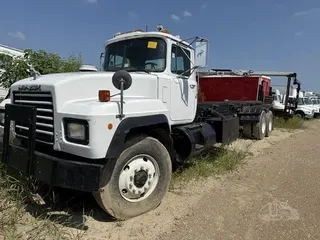 1999 MACK RD688S