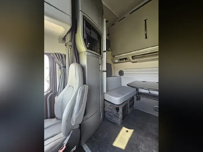 2024 VOLVO VNL64T860