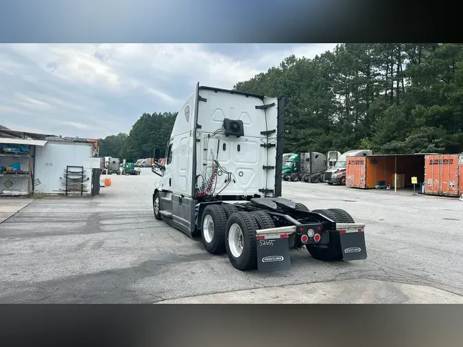 2022 Freightliner Cascadia 126