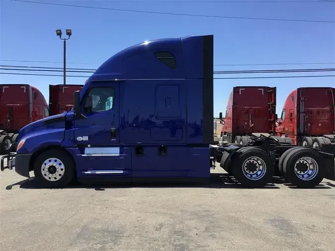 2021 FREIGHTLINER CA126