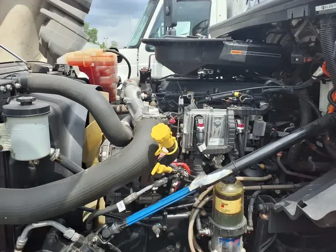 2019 NAVISTAR INTERNATIONAL LT625 DAYCAB T/A
