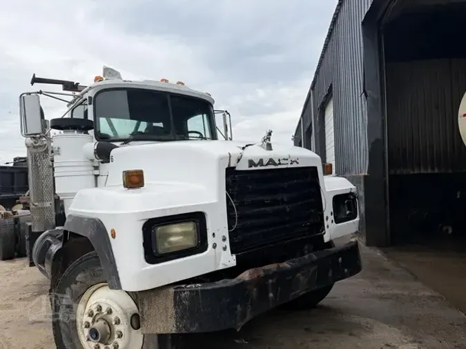 1997 MACK RD688Sad197fe844827e352ef654602799d637