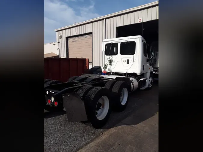 2016 FREIGHTLINER/MERCEDES CASCADIA 125