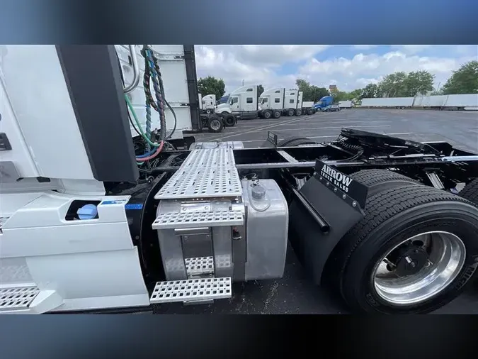 2020 VOLVO VNR64T300