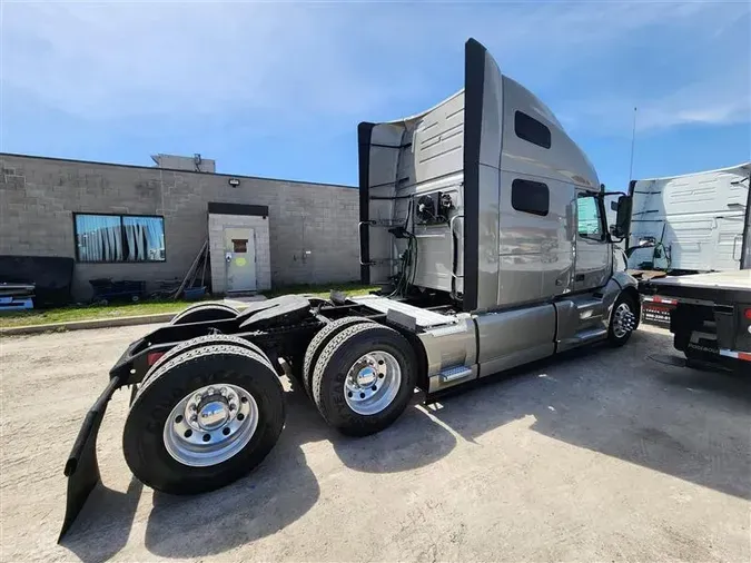 2021 VOLVO VNL760