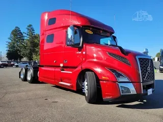 2022 VOLVO VNL64T760