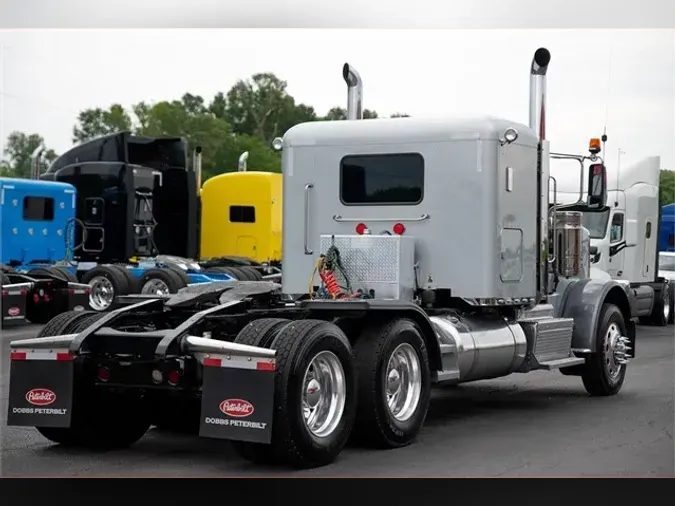 2016 PETERBILT 389
