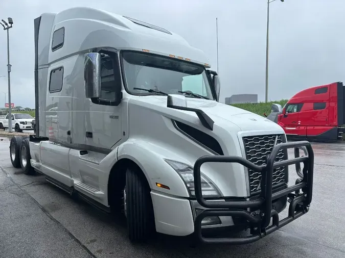 2022 VOLVO VNL64T860