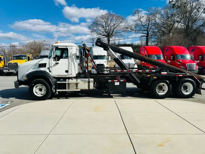 2012 Mack GRANITE 64FT