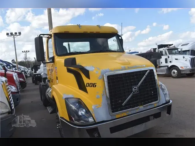 2012 VOLVO VNL64T300