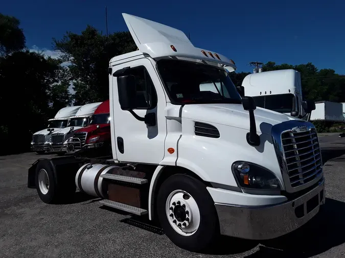 2018 FREIGHTLINER/MERCEDES CASCADIA 113