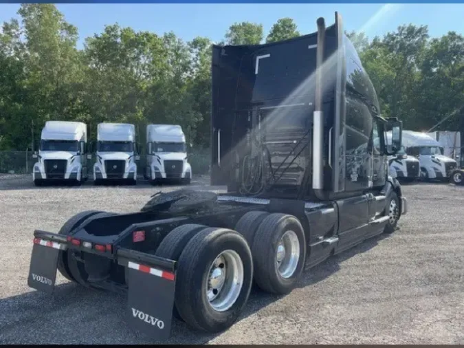 2022 VOLVO VNL64T760