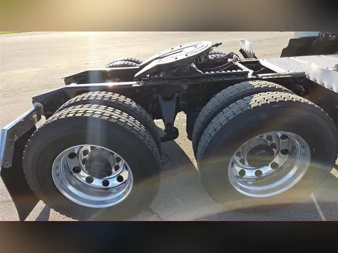 2021 INTERNATIONAL LT