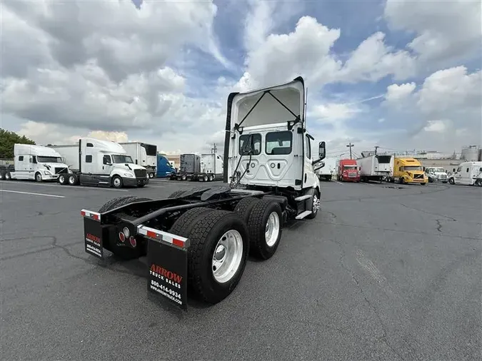 2019 FREIGHTLINER CASCADEVO1