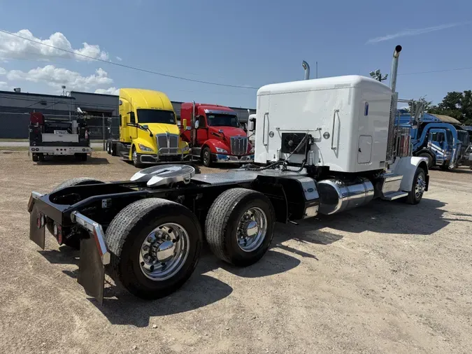 2023 Peterbilt 389