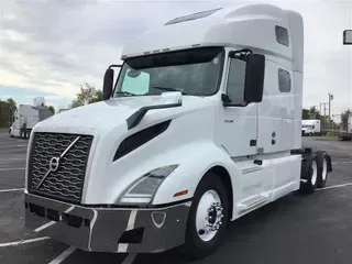 2019 VOLVO VNL860