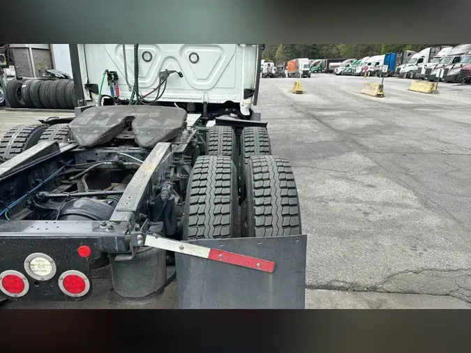 2021 Freightliner Cascadia 126ad353e8425c099709183068e46e07c97