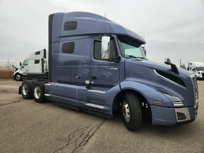 2024 VOLVO VNL64T760
