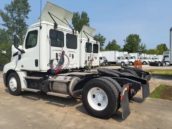 2020 FREIGHTLINER/MERCEDES NEW CASCADIA 126ad385420d3c3df47aef3f5f024b13297
