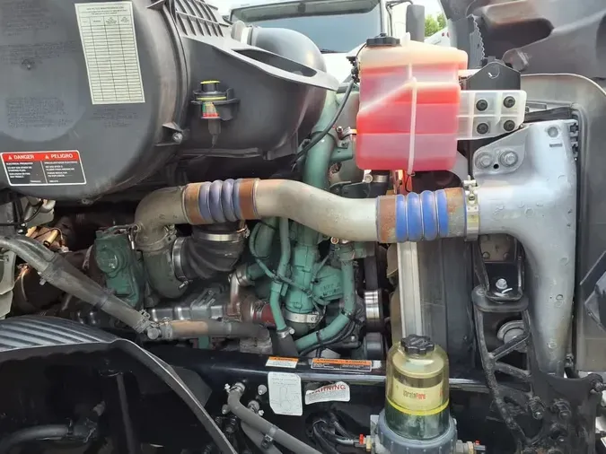 2020 VOLVO VNR64T-640