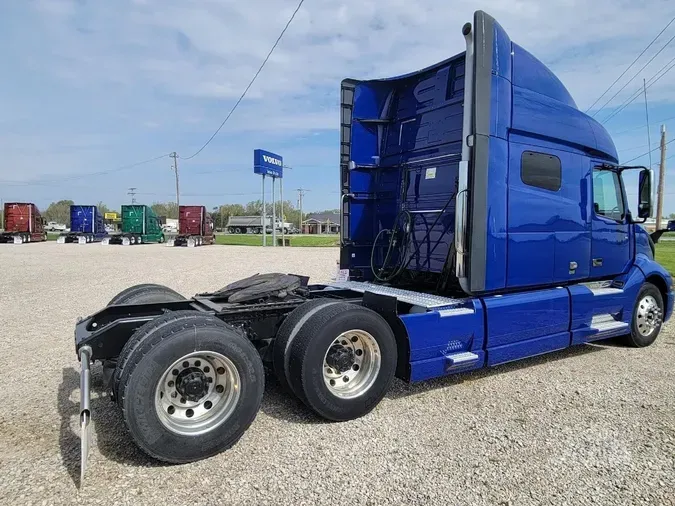 2019 VOLVO VNL64T740