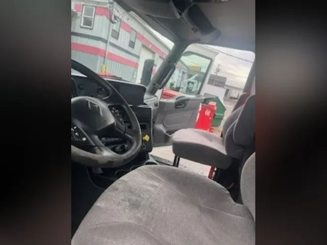 2019 NAVISTAR INTERNATIONAL LT625 DAYCAB T/A