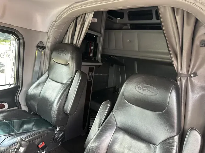 2021 Peterbilt 389