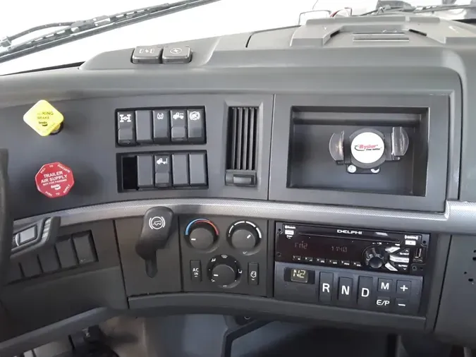 2019 VOLVO VNL64T-300