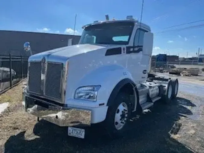 2023 Kenworth T880