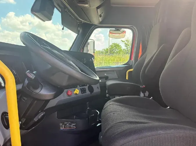 2022 FREIGHTLINER Cascadia 126