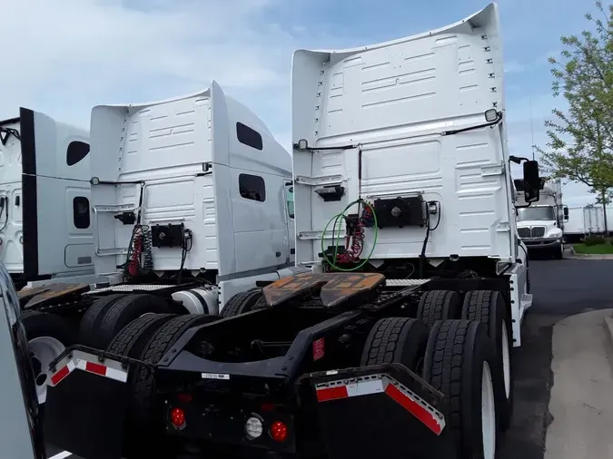 2020 VOLVO VNL64T-760