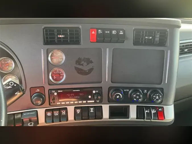 2022 KENWORTH T880