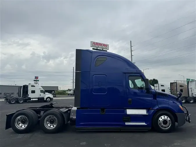 2021 FREIGHTLINER CA126