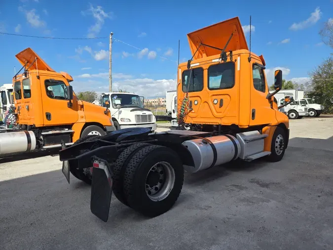 2019 FREIGHTLINER/MERCEDES NEW CASCADIA 126