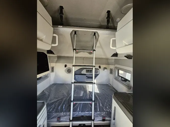 2026 VOLVO VNL64T860