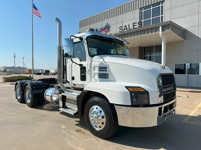 2019 MACK AN64T