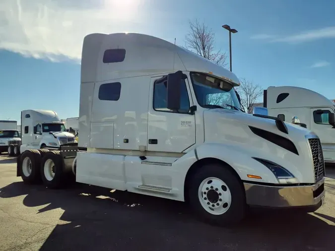 2020 VOLVO VNL64T-760ad54eb30ef5910ab9de15b7827cb179f