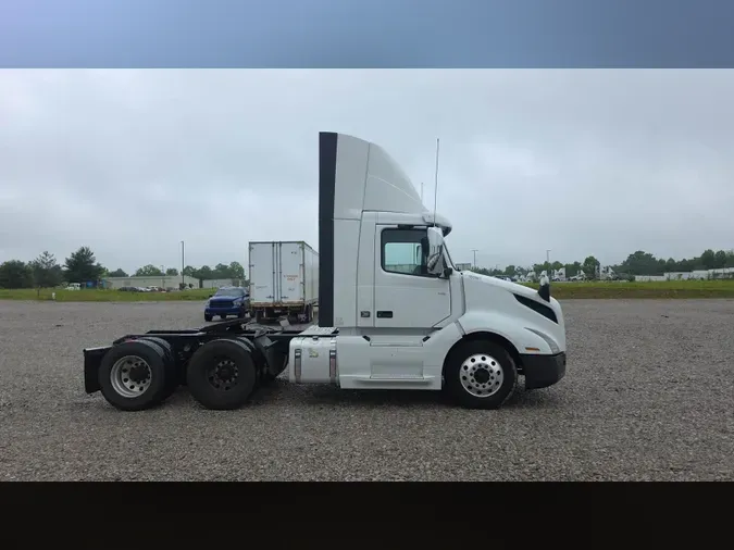 2020 Volvo VNL300ad56f3dedb64193855506b361515c433