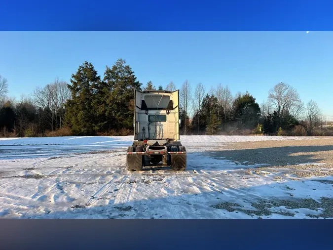 2018 Volvo VNL300