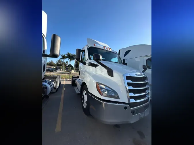 2020 FREIGHTLINER/MERCEDES NEW CASCADIA 116ad583c5b2c7cf52850e47bf946e5fd16