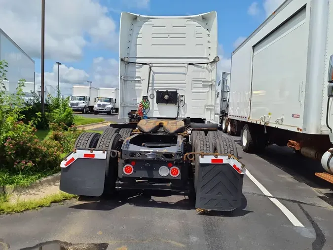 2019 VOLVO VNL64T-760