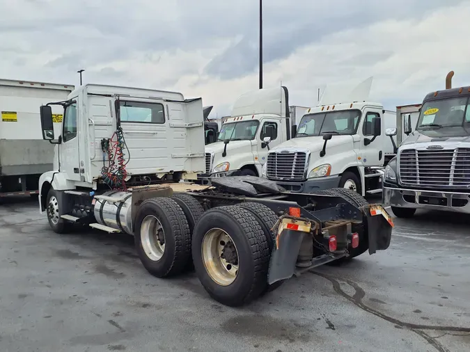 2017 VOLVO VNL64TRACTOR