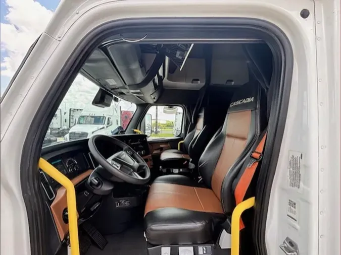 2023 Freightliner Cascadia 126