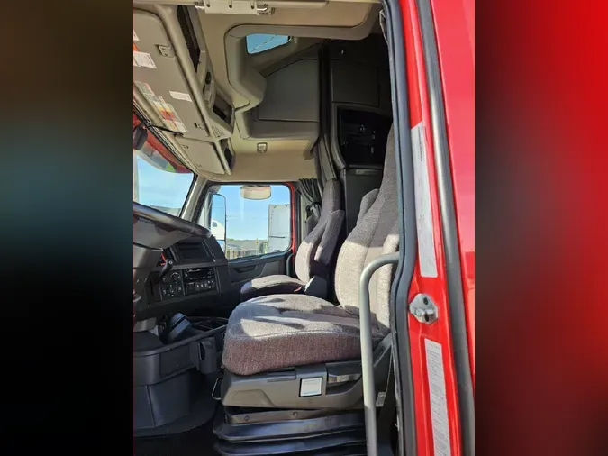 2024 VOLVO VNL64T860