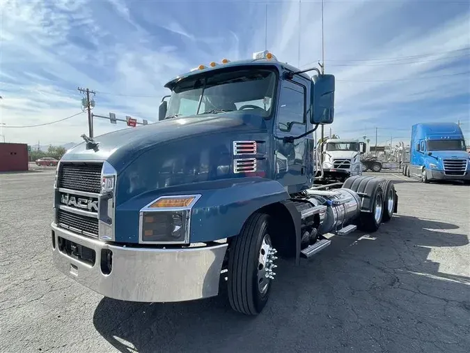 2021 MACK AN64T