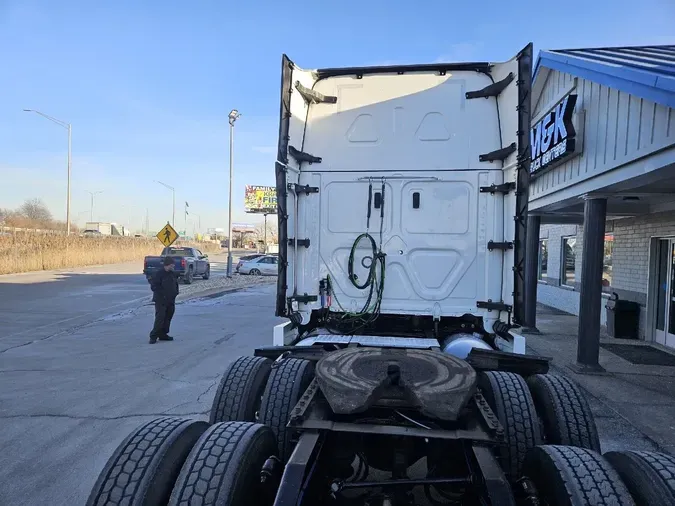 2023 FREIGHTLINER Cascadia 126