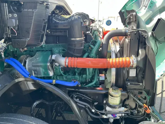 2026 VOLVO VNL64T860